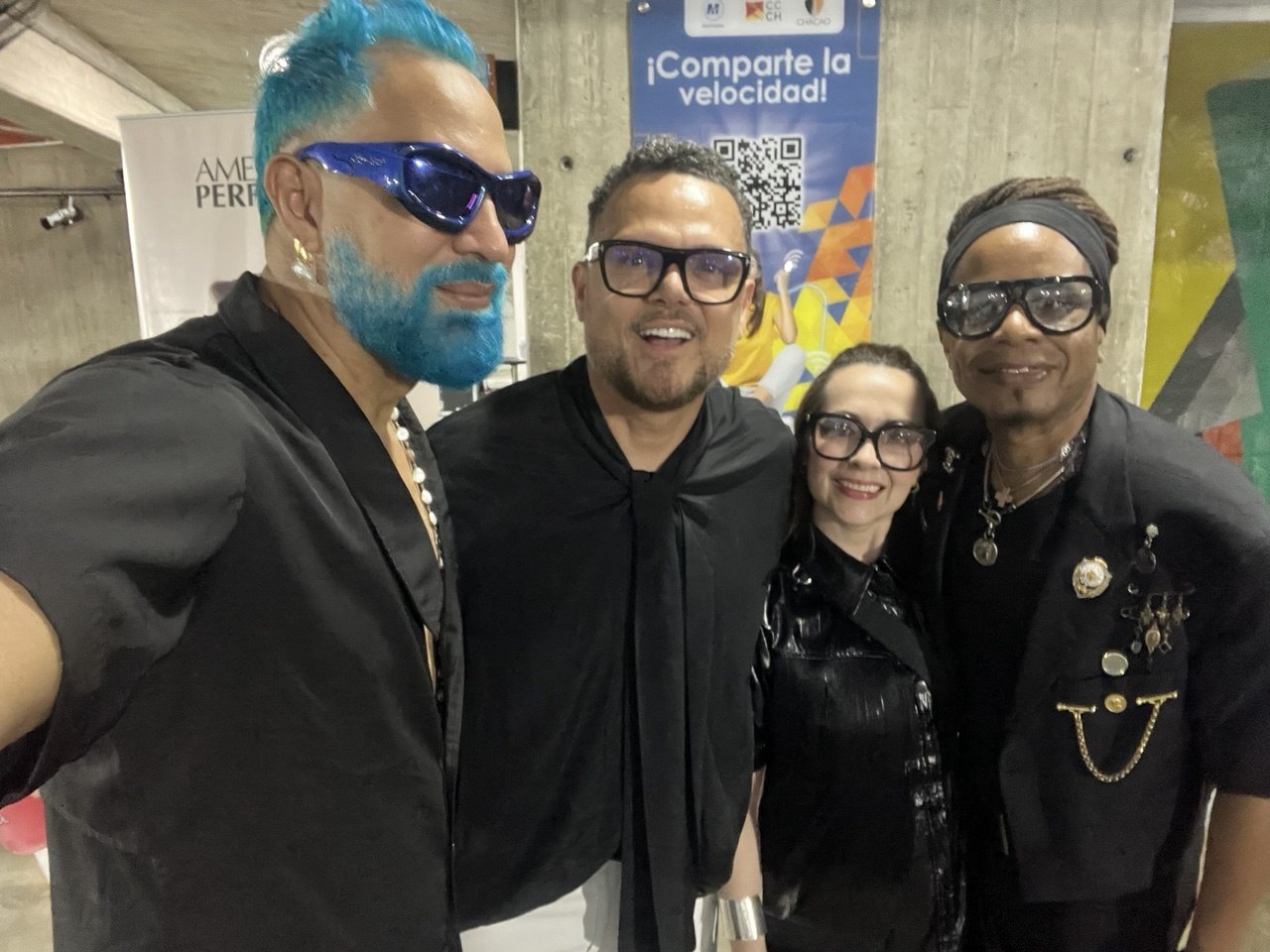 Yaqui Montoya con Carlos Aguilar, Rey Sandoval y Adriano Russell