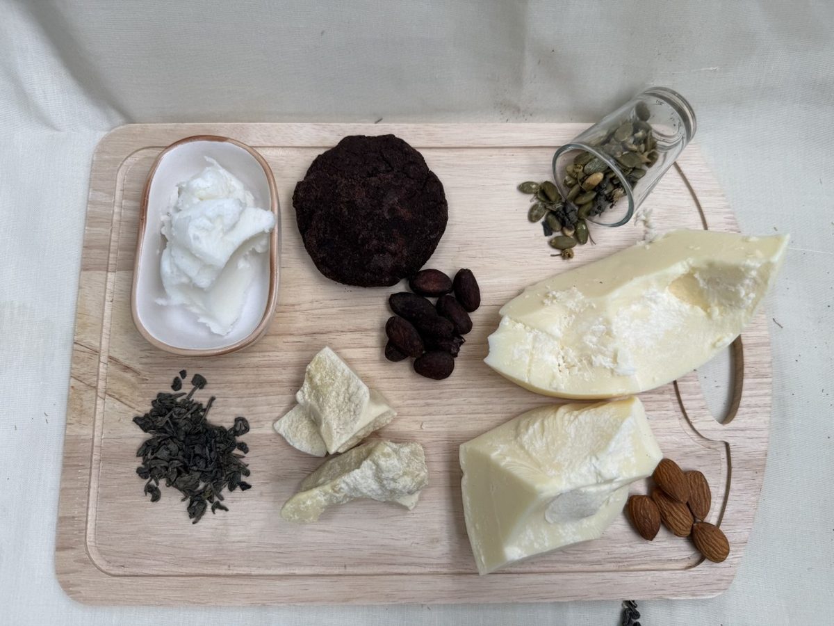 Ingredientes de Trópico: manteca de cacao, karité y cacao